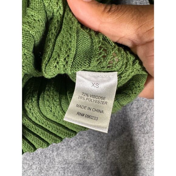 Beverly and Beck Top Women XS Green Long Sleeve Eyelet Cropped Stretch Boho Hipp - Picture 3 of 7